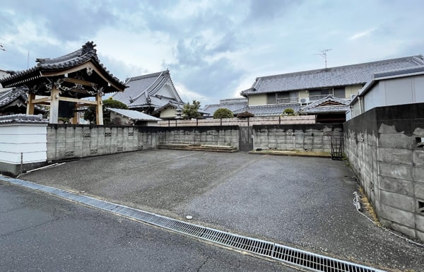 遍照寺駐車場3〜4台